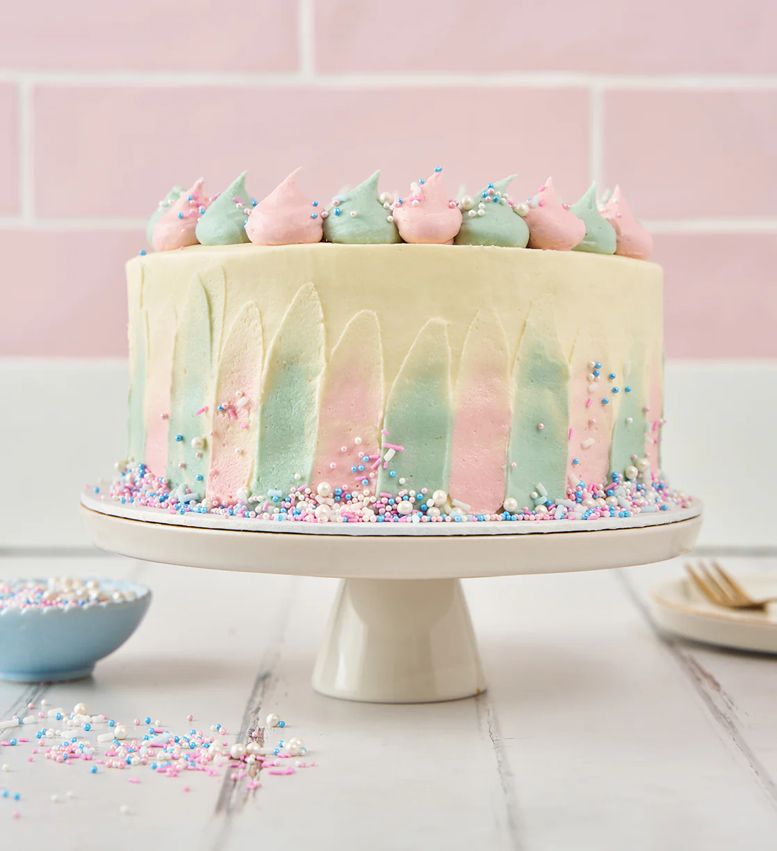 Gender Reveal White Cake - Image 3