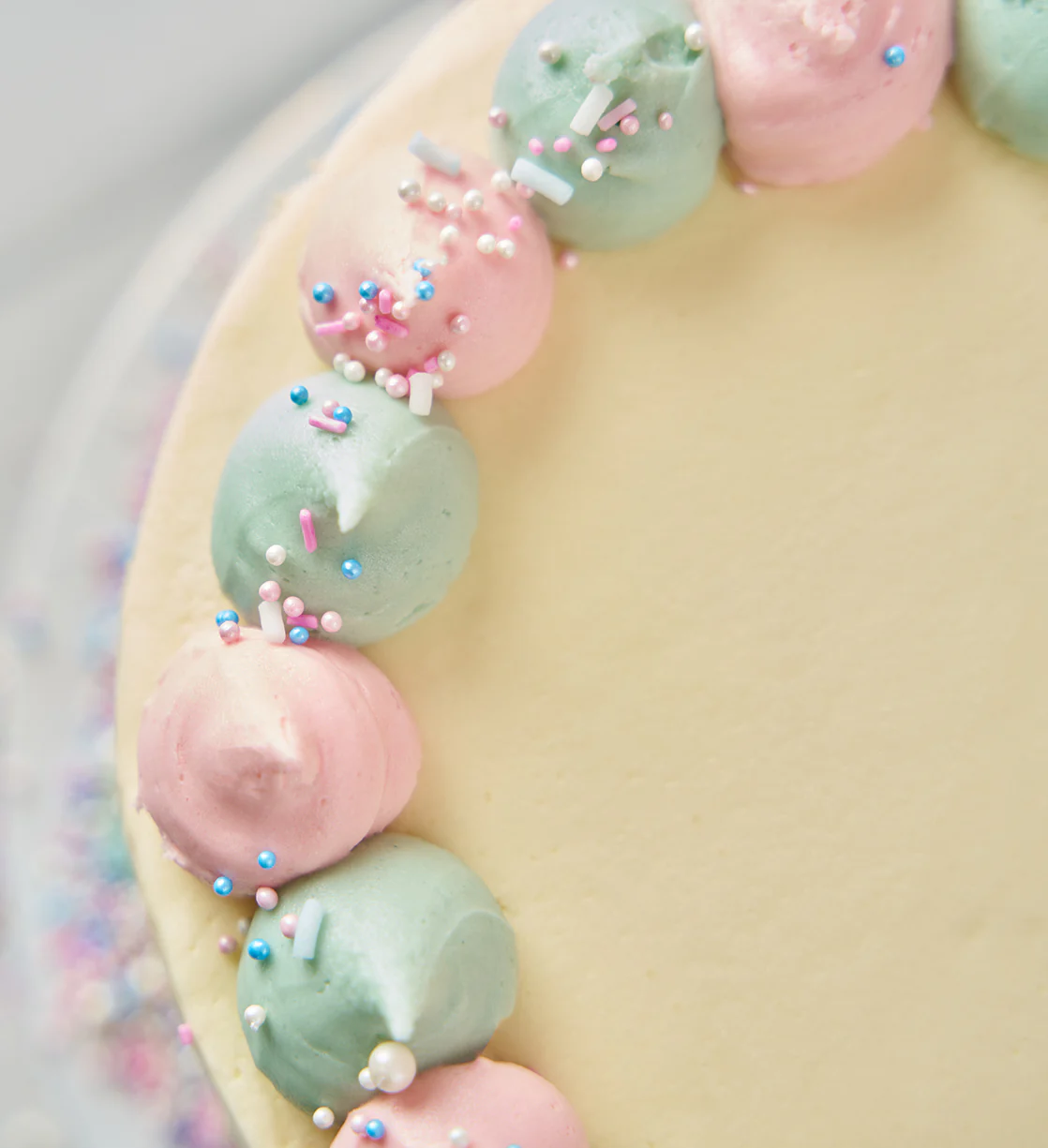 Gender Reveal White Cake - Image 4
