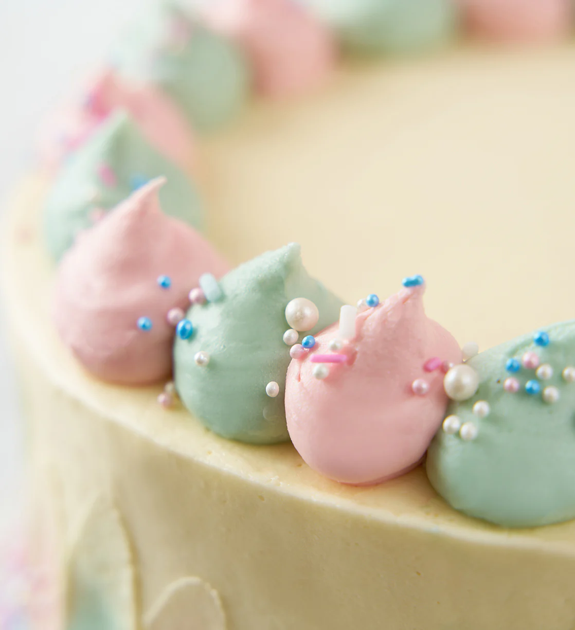 Gender Reveal White Cake - Image 5