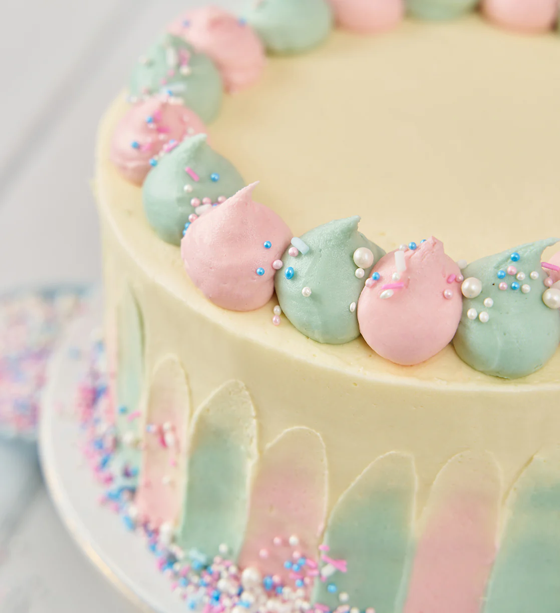 Gender Reveal White Cake - Image 6